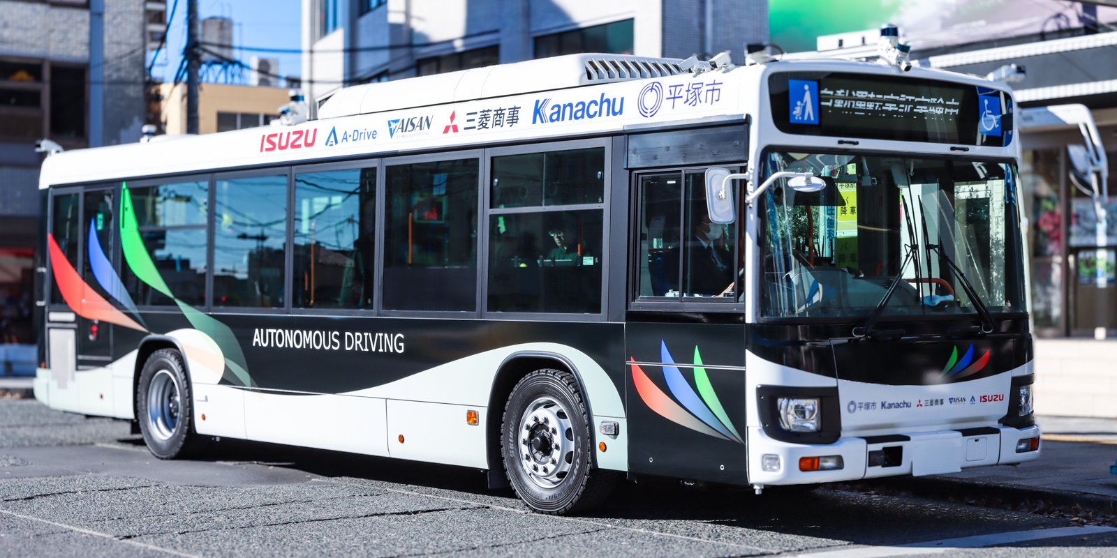 ティアフォーの自動運転技術を搭載したいすゞ製バス