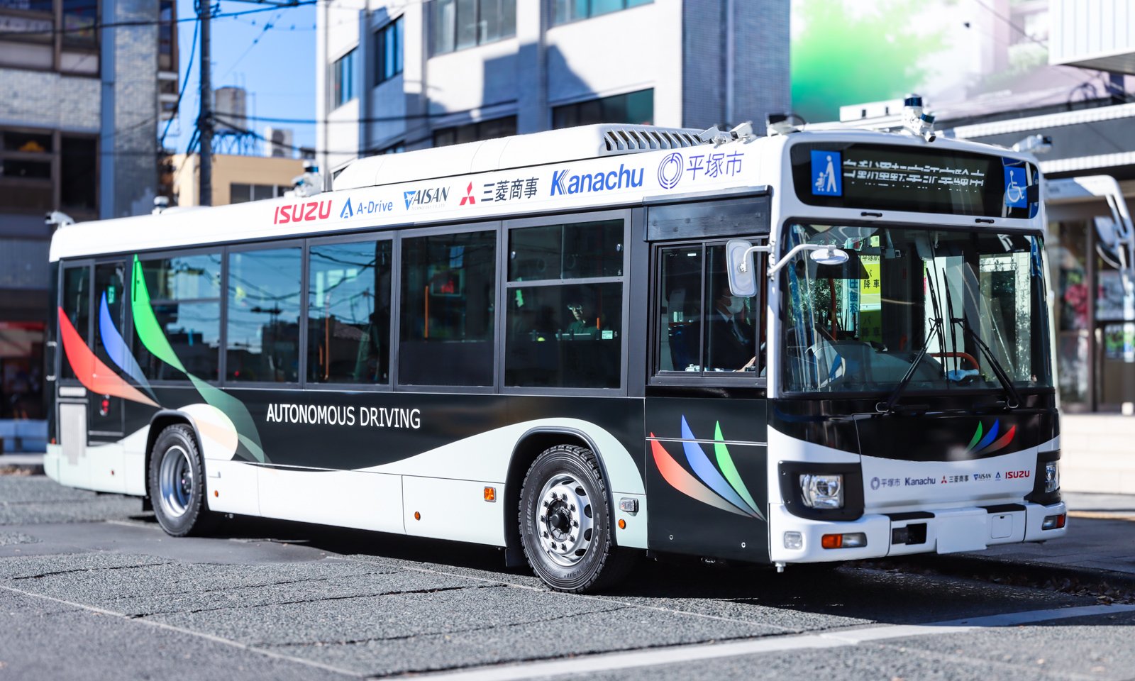 ティアフォーの自動運転技術を搭載したいすゞ製バス